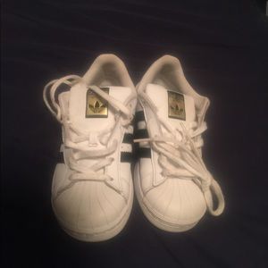 Adidas SUPERSTARS